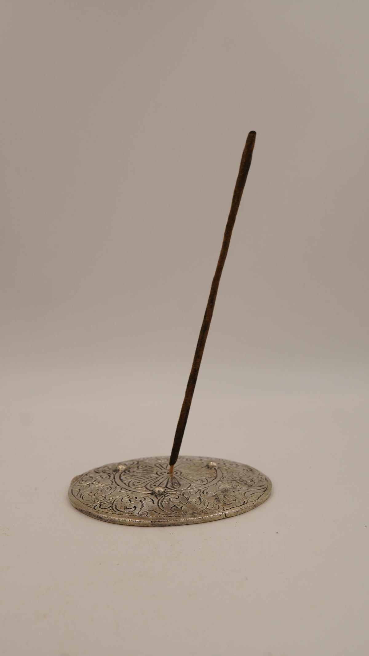 Desenli Metal Çubuk Tütsülük – 10 cm