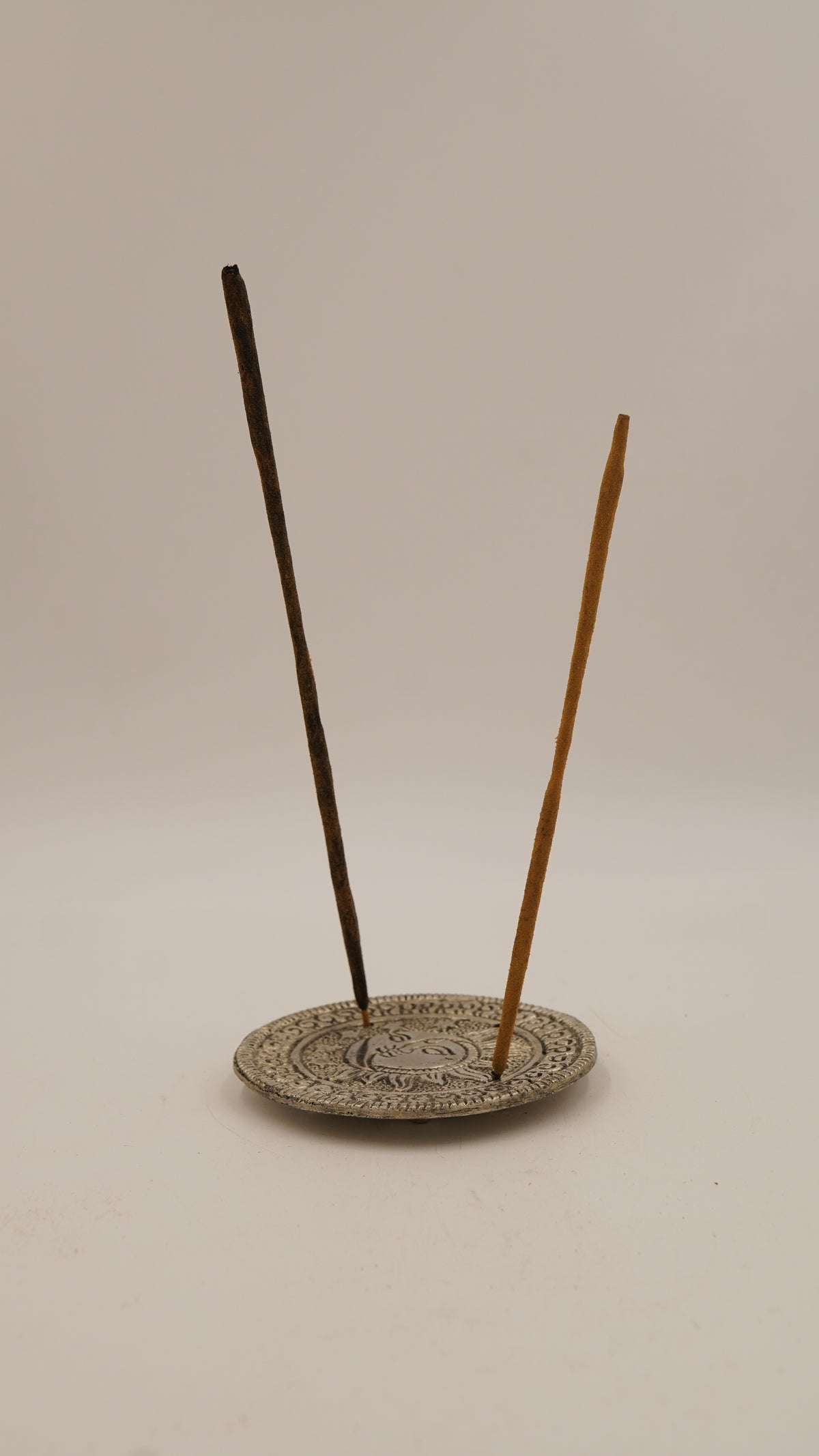 Desenli Metal Çubuk Tütsülük – 8 cm