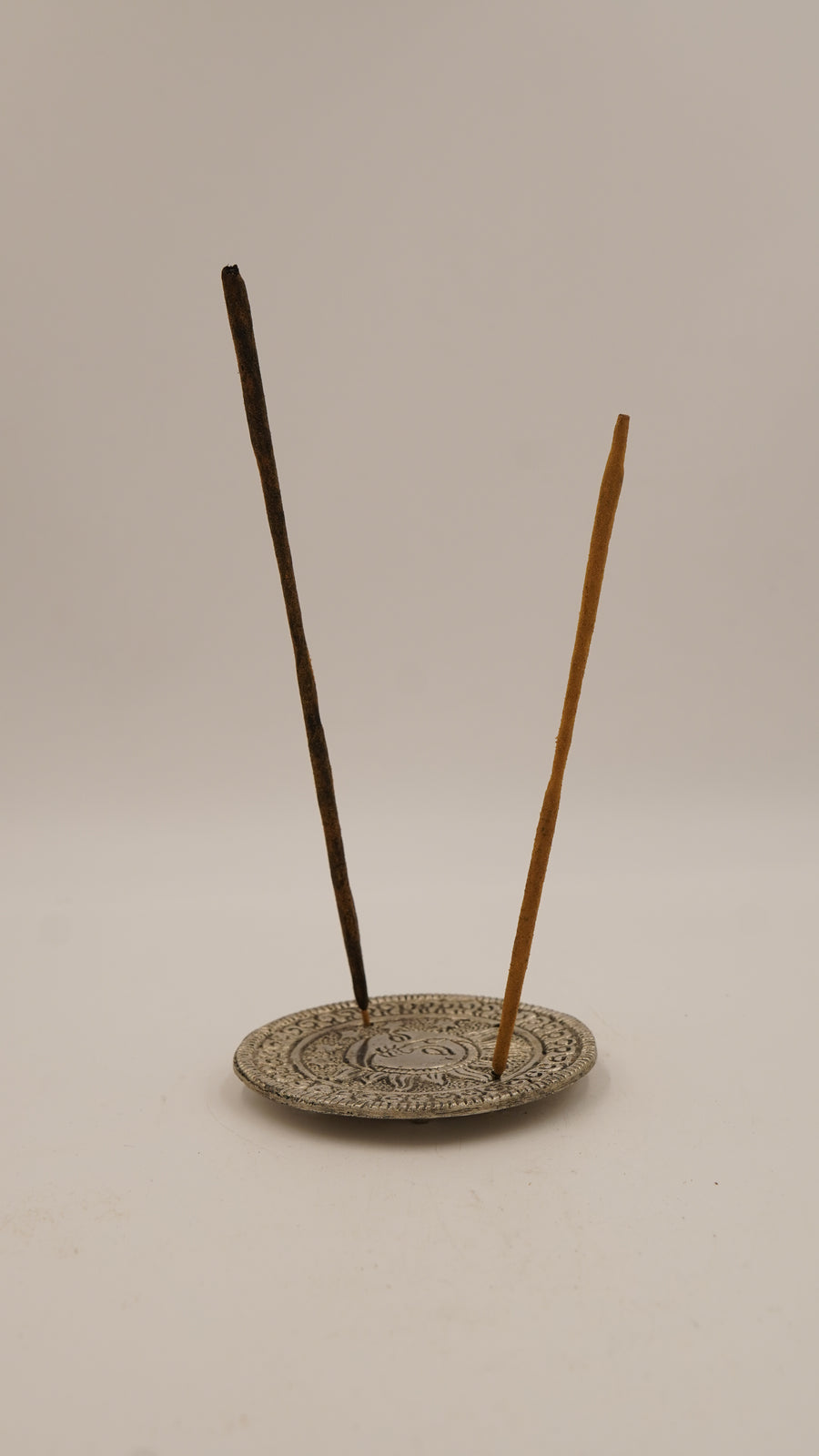 Desenli Metal Çubuk Tütsülük – 8 cm