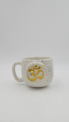 Om Figürlü Seramik Kupa