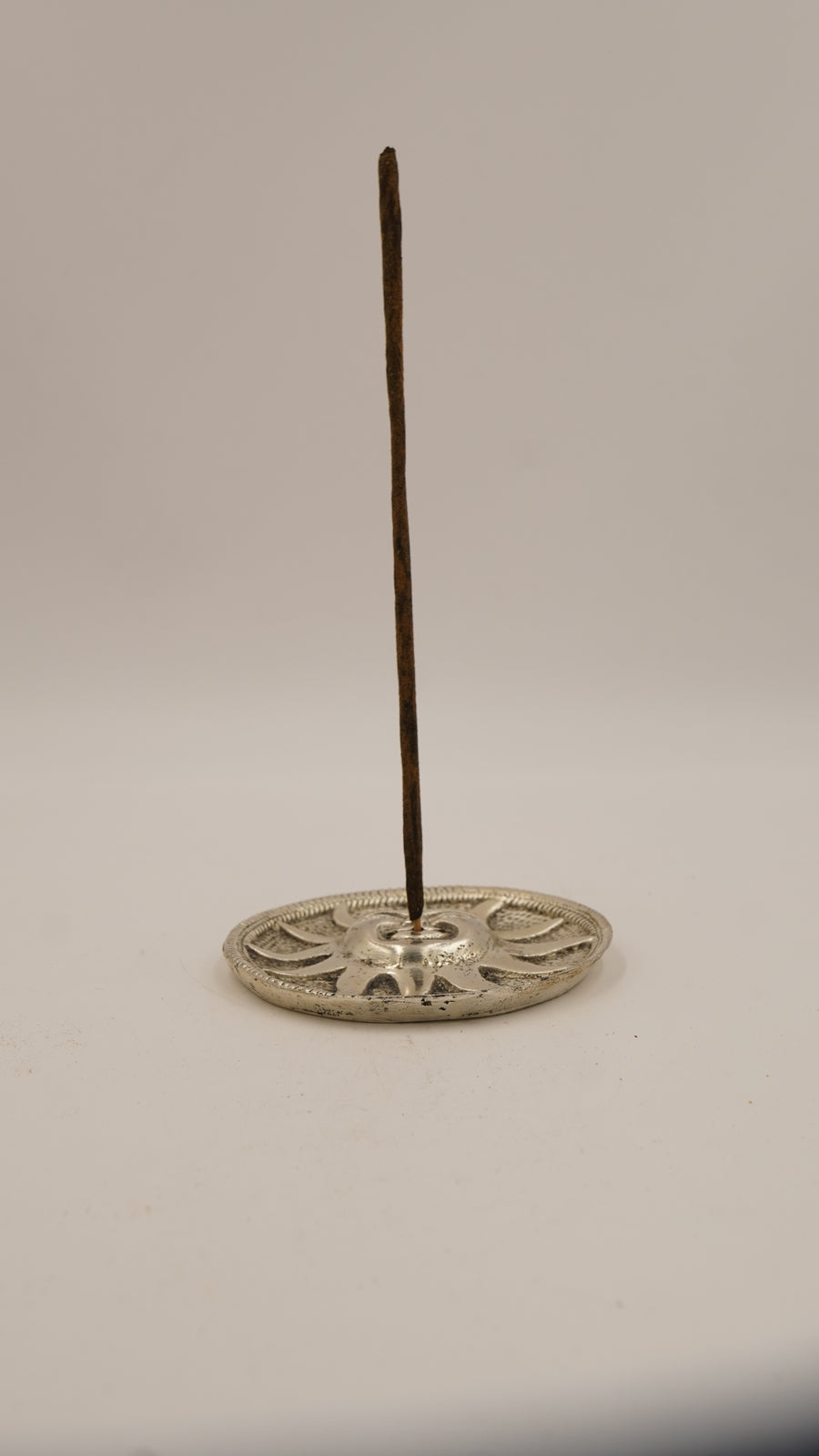 Güneş Detaylı Metal Çubuk Tütsülük – 9 cm