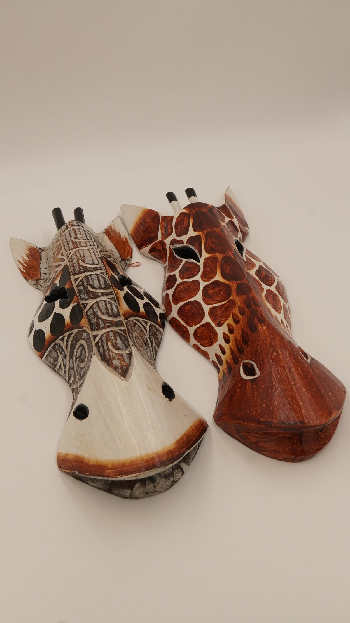 El Yapımı Abanoz Ahşap Zürafa Duvar Dekoru (32 cm)