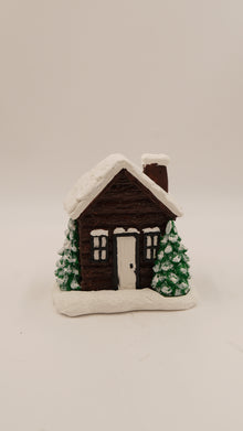 Karlı Dağ Evi Figürlü Konik Tütsülük (10×9 cm)