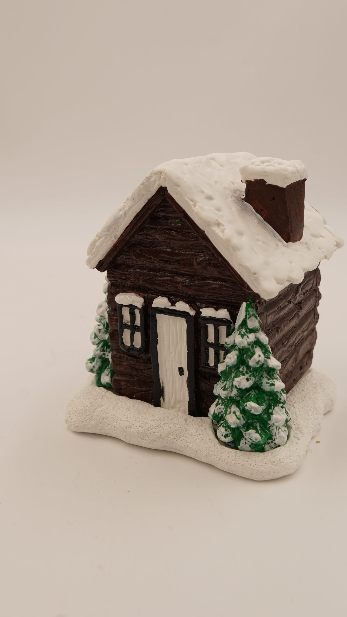 Karlı Dağ Evi Figürlü Konik Tütsülük (10×9 cm)