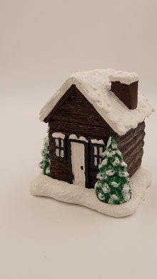 Karlı Dağ Evi Figürlü Konik Tütsülük (10×9 cm)