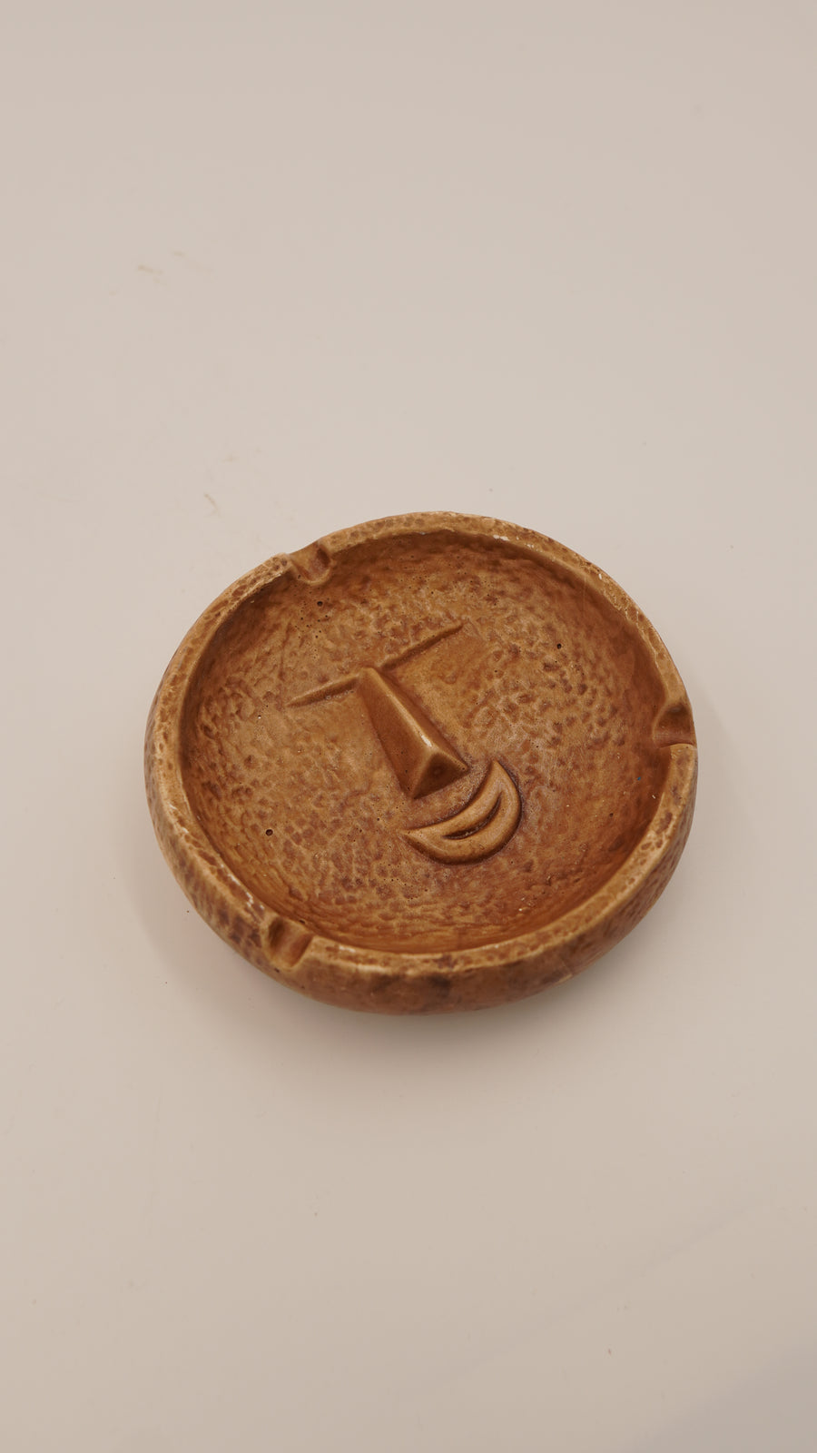 Yüz Figürlü Alçı Küllük