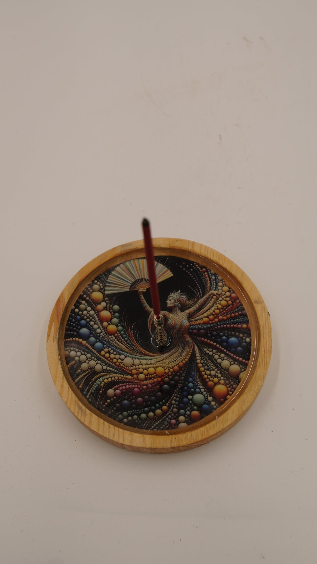 Yelpazeli Kadın Figürlü Epoksi Ahşap Çubuk Tütsülük