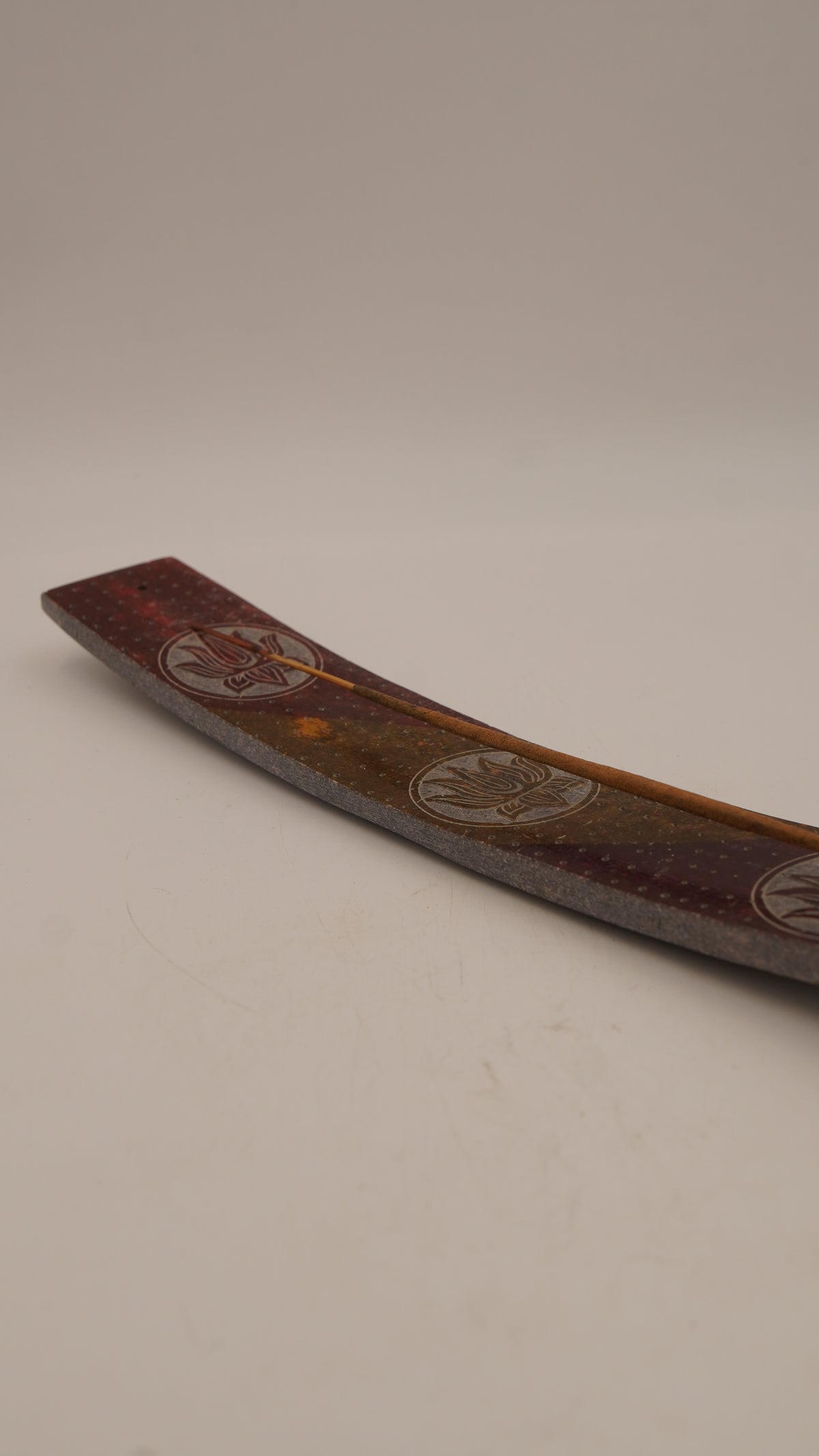 Lotus Çiçeği Figürlü Mermer Çubuk Tütsülük