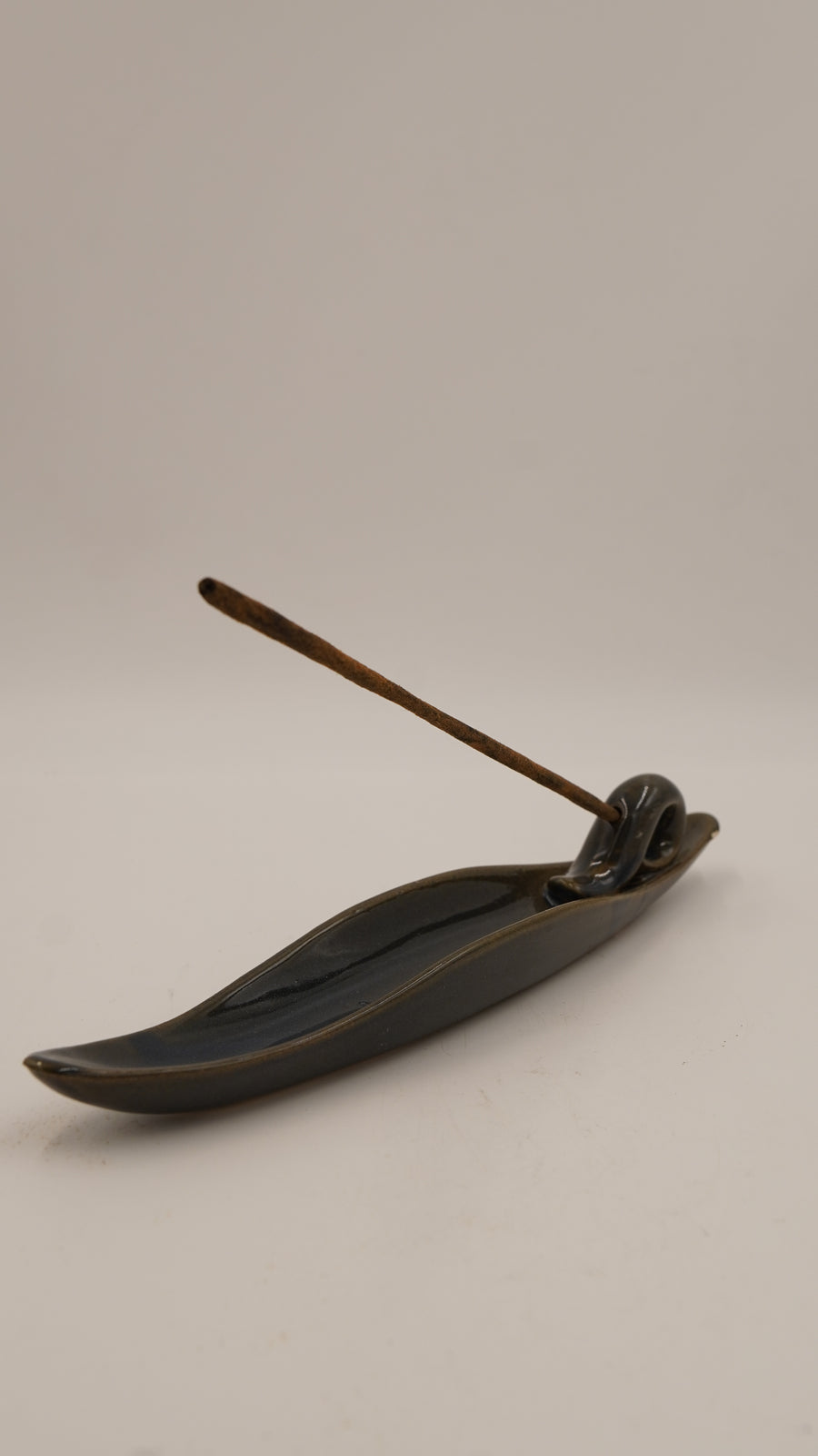 Salyangoz Detaylı Seramik Çubuk Tütsülük