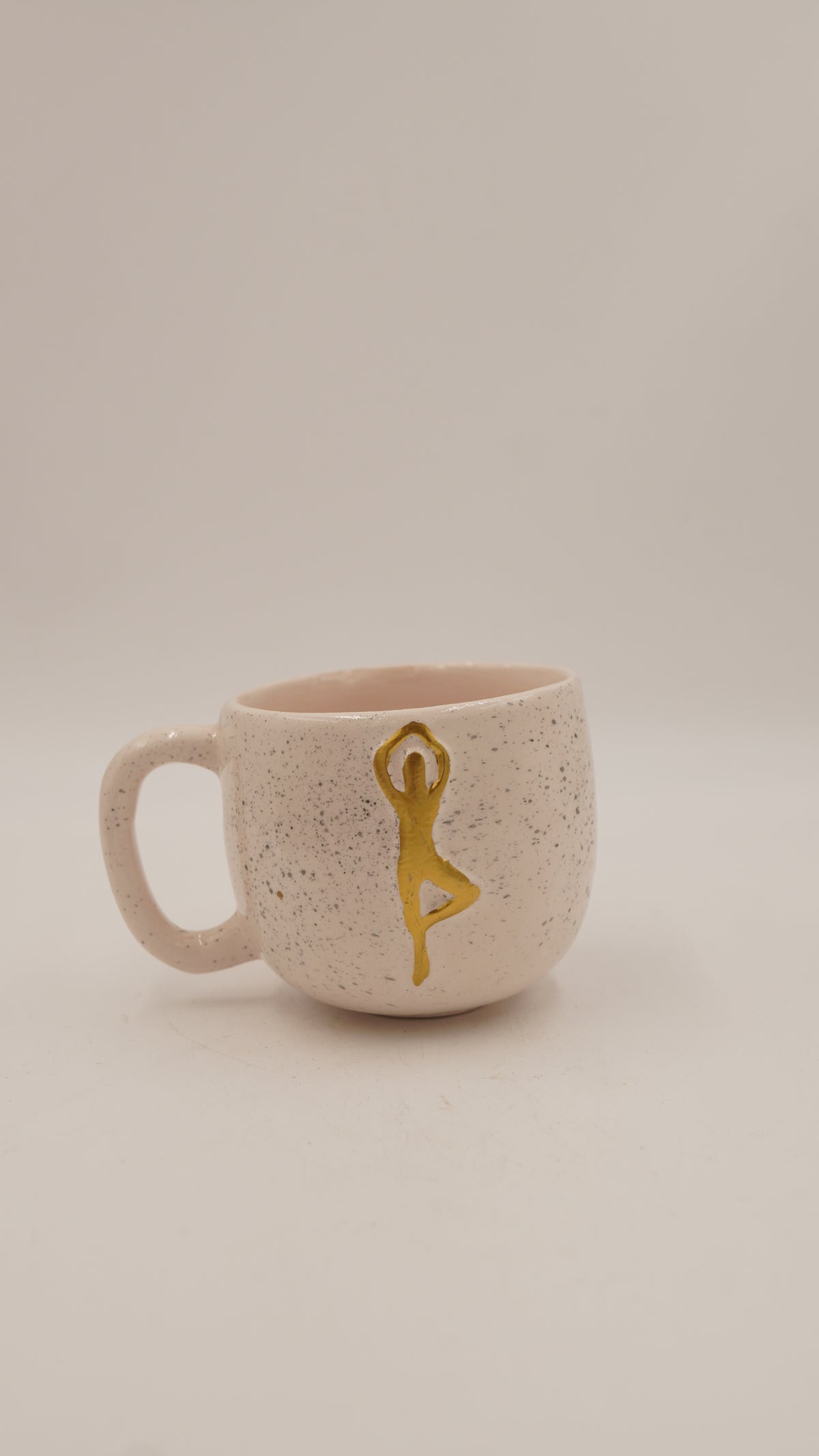 Balerin Figürlü Seramik Kupa – 9 cm