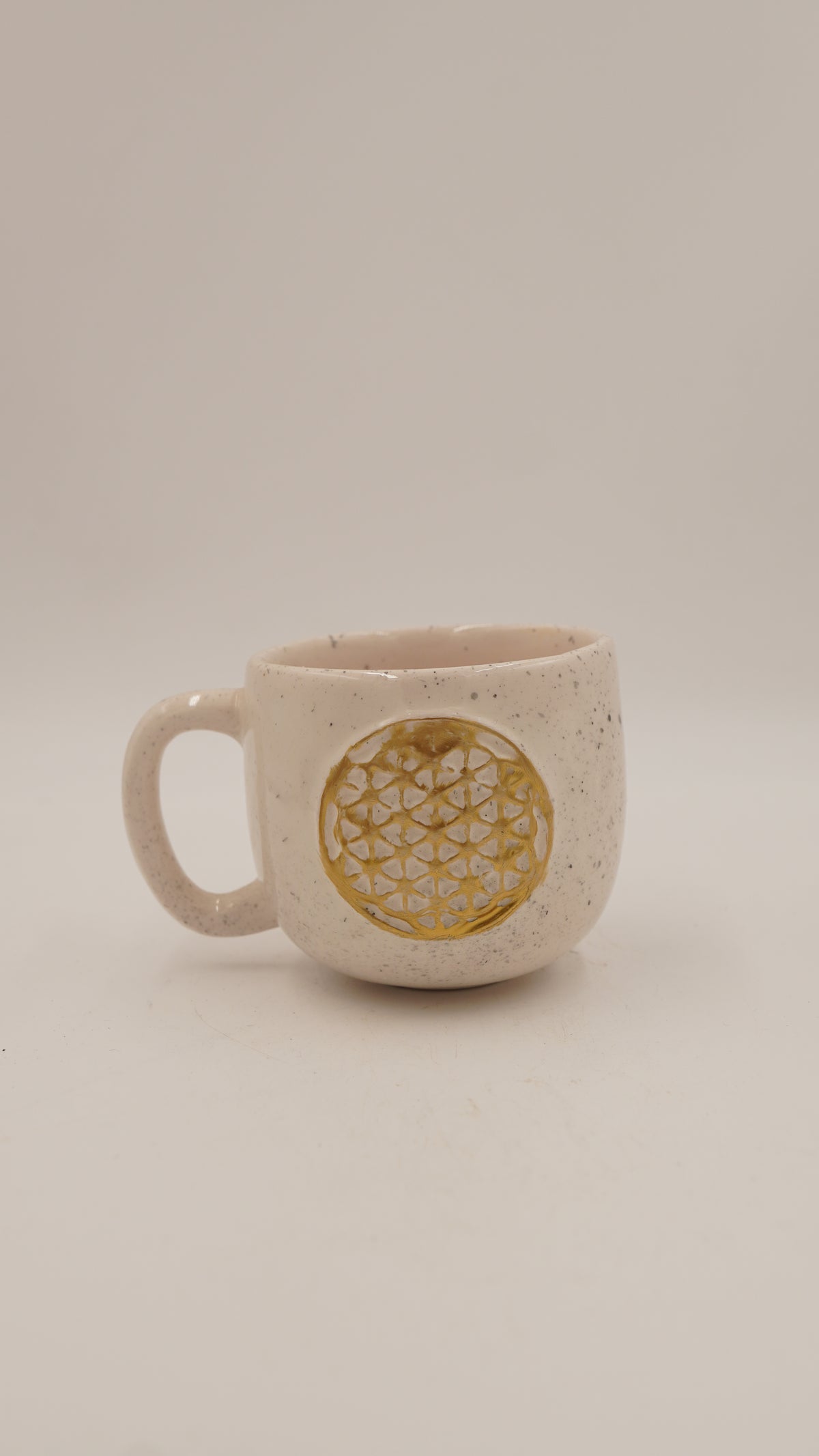 Yaşam Çiçeği Figürlü Seramik Kupa – 9 cm