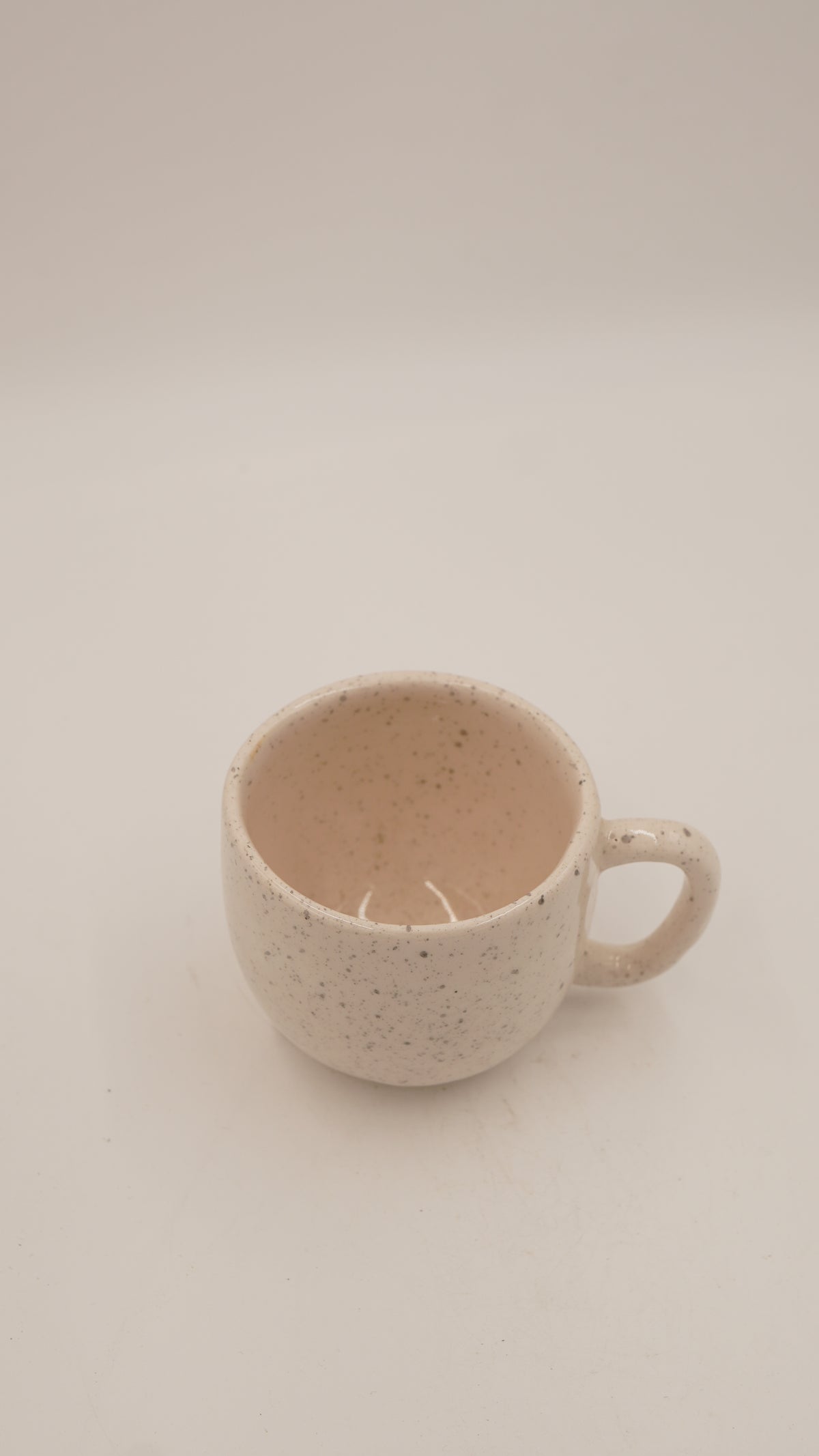 Yaşam Çiçeği Figürlü Seramik Kupa – 9 cm