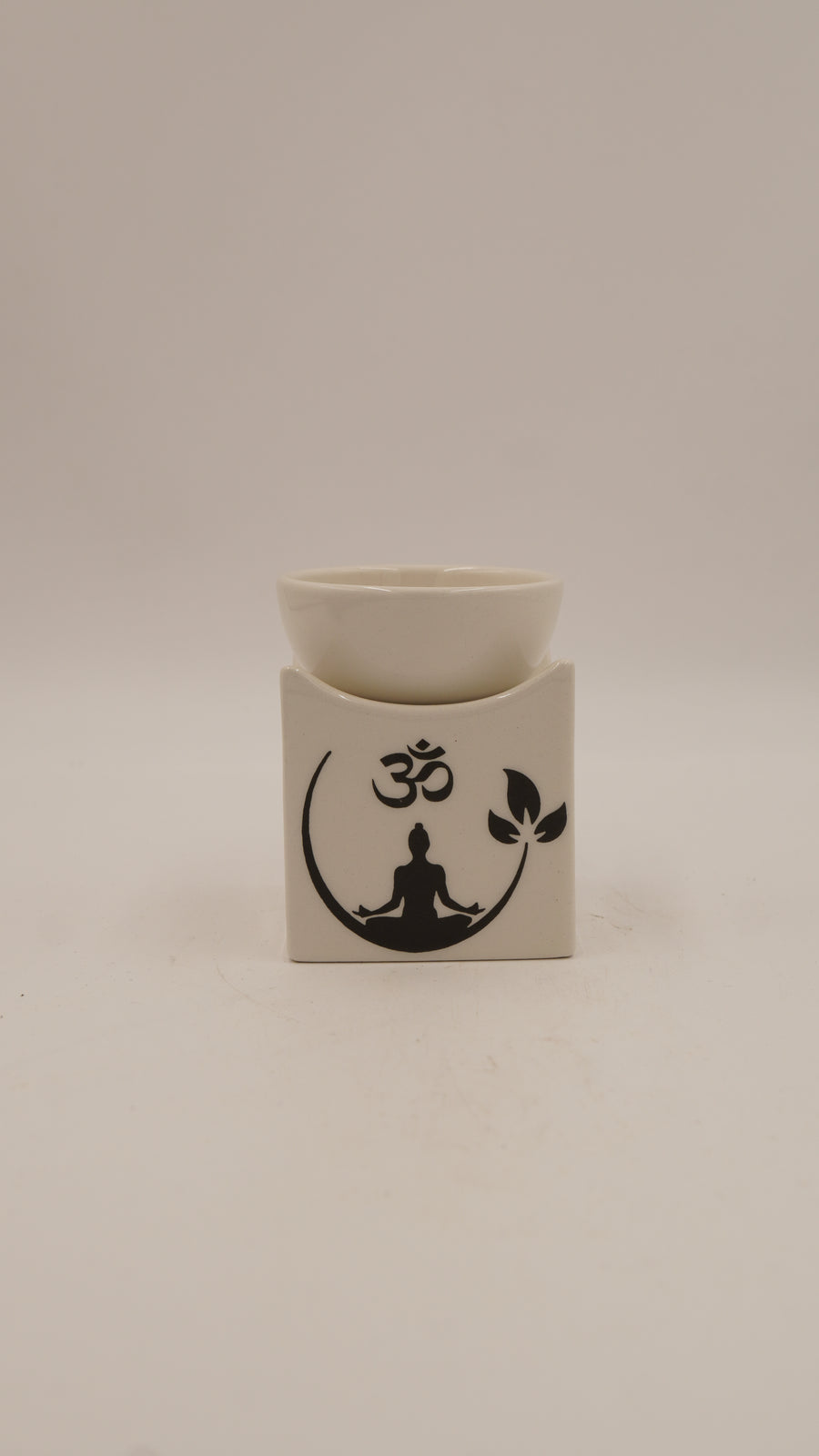 Yoga Figürlü Om Detaylı Seramik Buhurdanlık – 8 cm