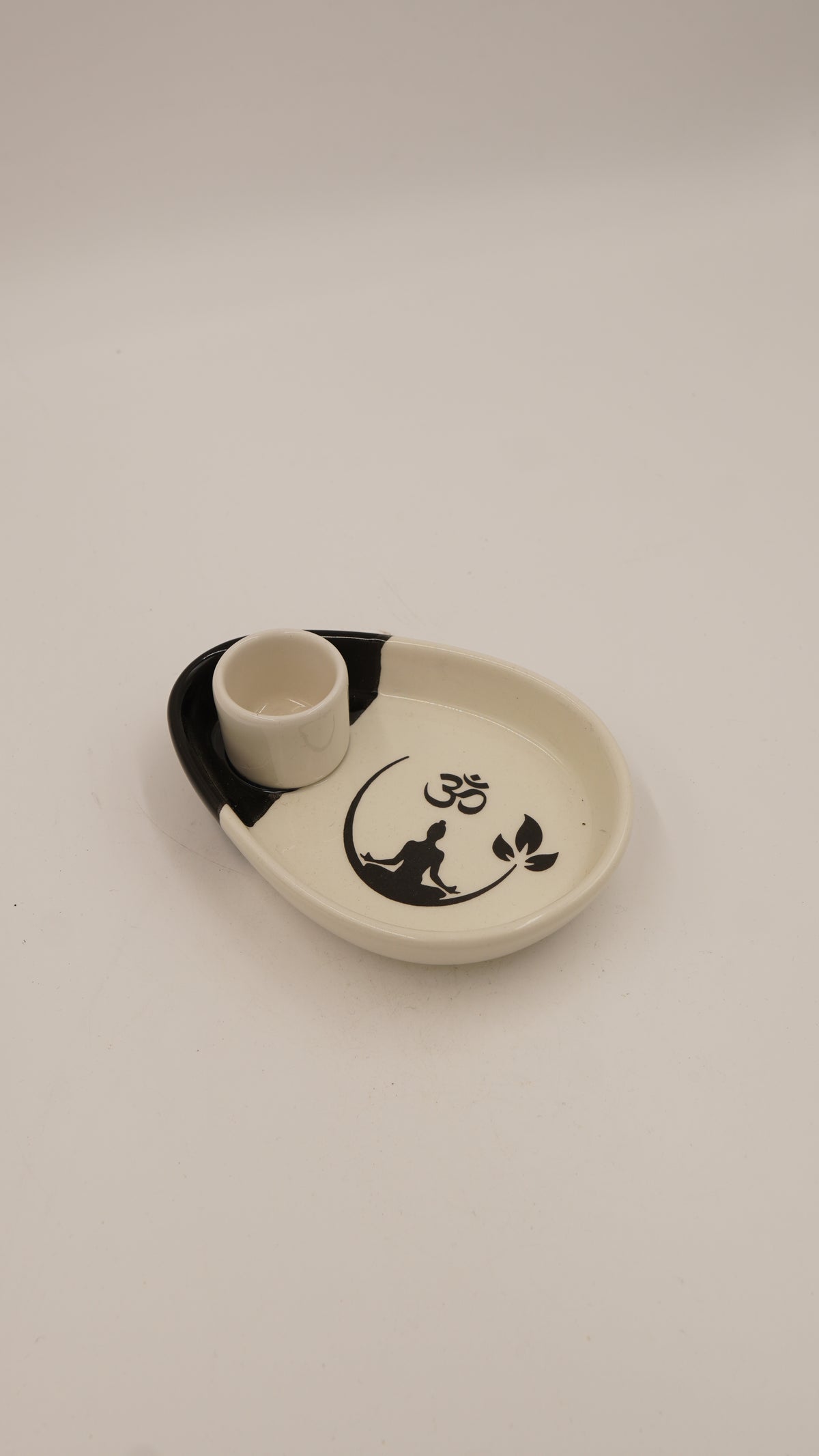 Yoga Figürlü OM Detaylı Seramik Palo Santo Tütsülük